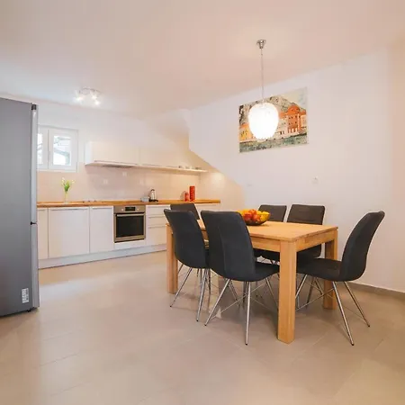 City Center Lux Apartment 