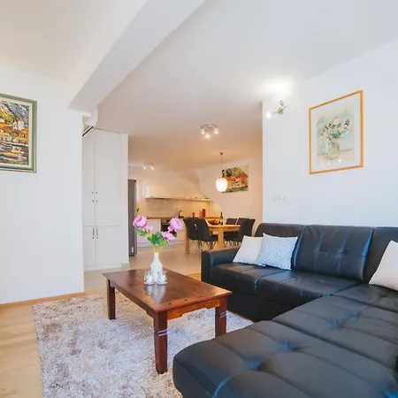 City Center Lux Apartment 
